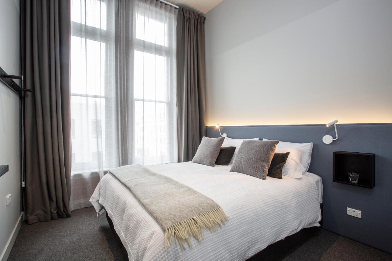 The Chamberson Hotel Dunedin Exterior photo A bedroom at the hotel